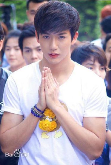 http://www.newswatch247.com/pics/star/pic/f7e4449b849871129a142cf0277549e7.jpg