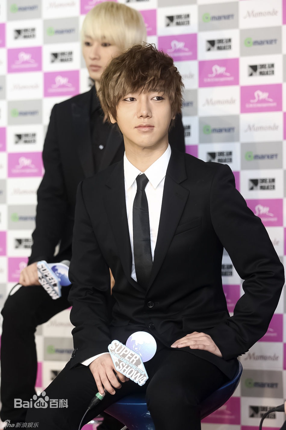 http://www.newswatch247.com/pics/star/pic/f882397d9c097743fd4be710fa11c479.jpg
