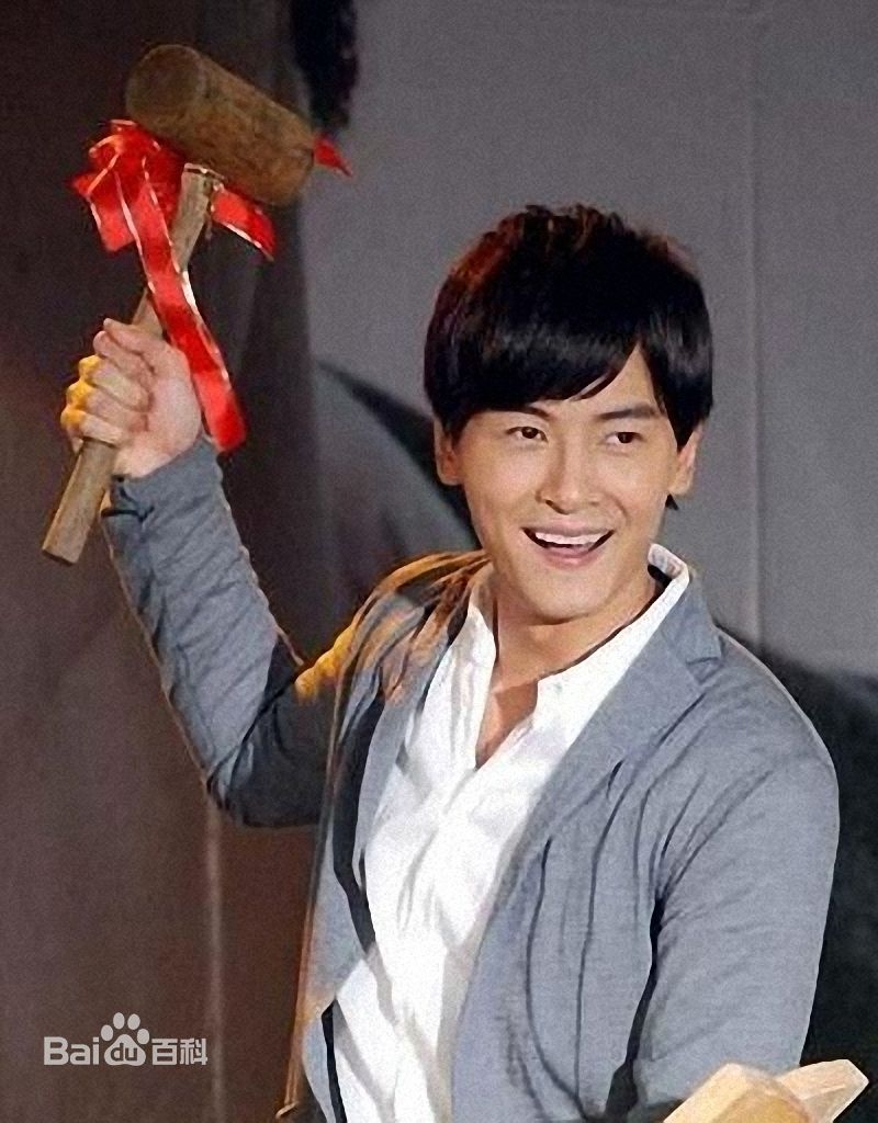 http://www.newswatch247.com/pics/star/pic/f9c3db5802c6ca7b693661025e19cdb9.jpg