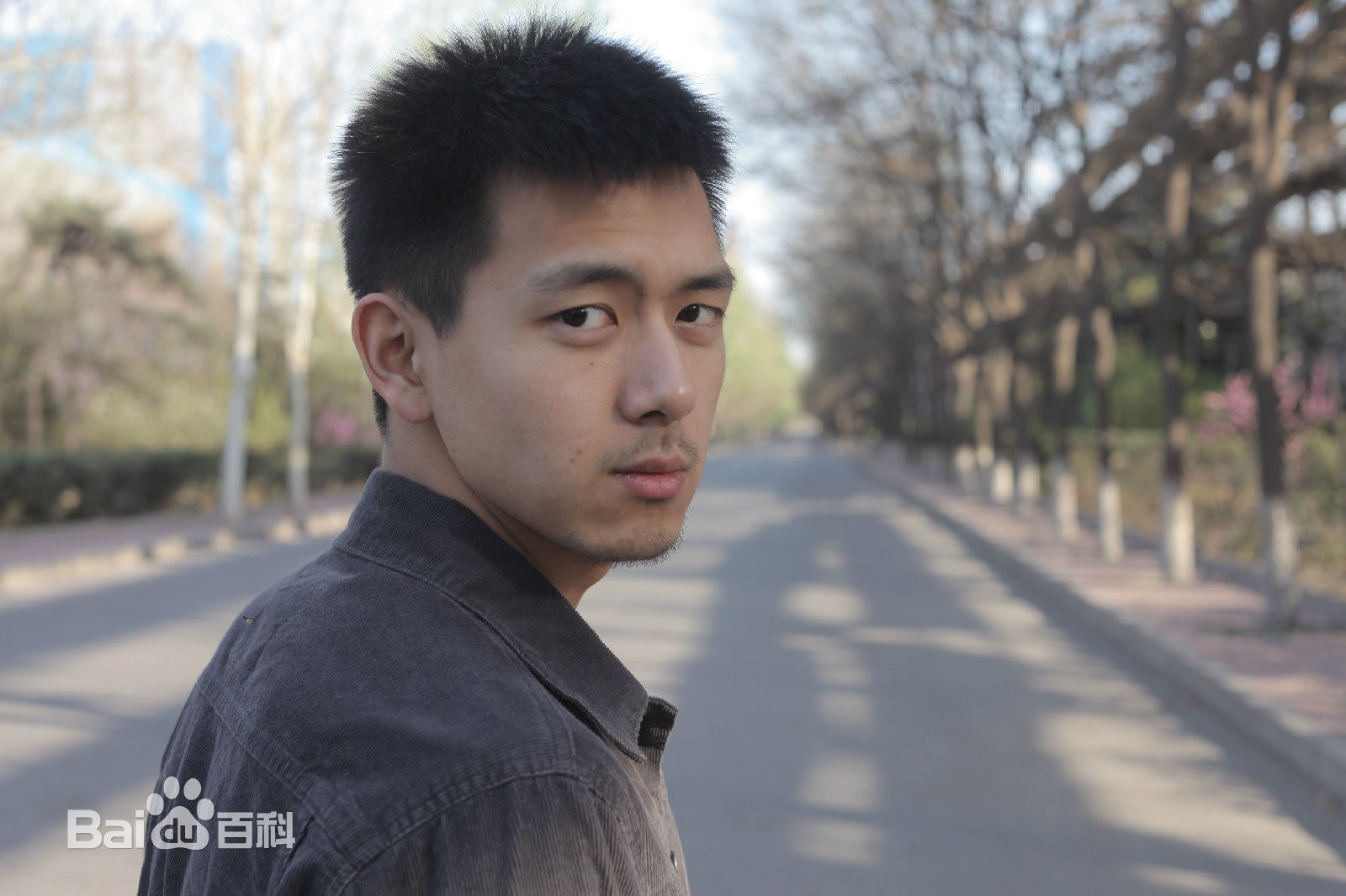 http://www.newswatch247.com/pics/star/pic/f9f22ec1af09bc86bf84f97268d731a6.jpg