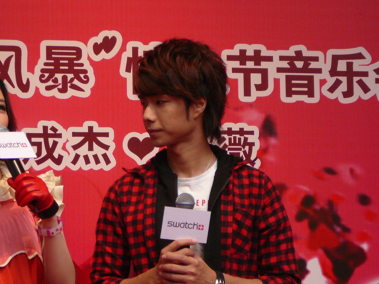 http://www.newswatch247.com/pics/star/pic/fabe52875e1f2cca055048fb62ee90fb.jpg