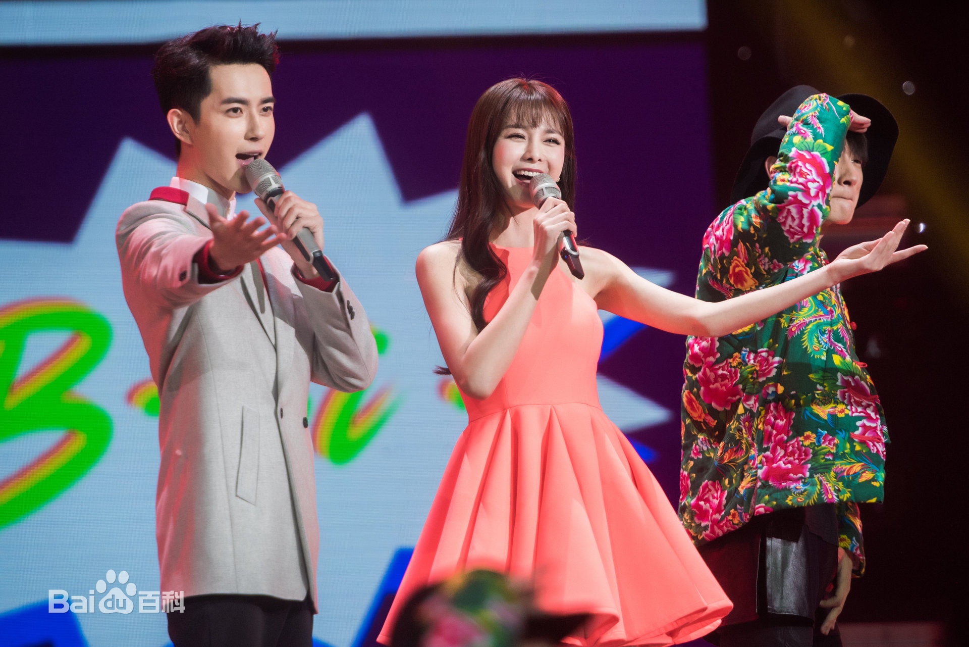 http://www.newswatch247.com/pics/star/pic/fb7fa87a5091743def9abb0dba9755d1.jpg