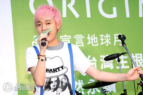 http://www.newswatch247.com/pics/star/pic/fbe767fdd424db89f3c5649a25e54fb3.jpg