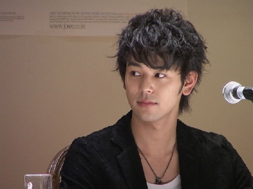 http://www.newswatch247.com/pics/star/pic/fc5e/689bd06ed8b50aee261200d323a5.jpg
