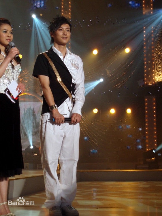 http://www.newswatch247.com/pics/star/pic/fc71926e90588f09ab34fa1a85f90ee1.jpg