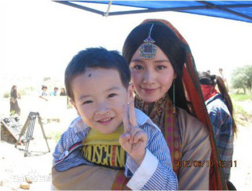 http://www.newswatch247.com/pics/star/pic/fce323ae25662f882415a943f4aa1f5d.jpg