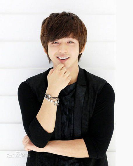 http://www.newswatch247.com/pics/star/pic/fe5fc891f494bfbe4b34a120d3e09769.jpg